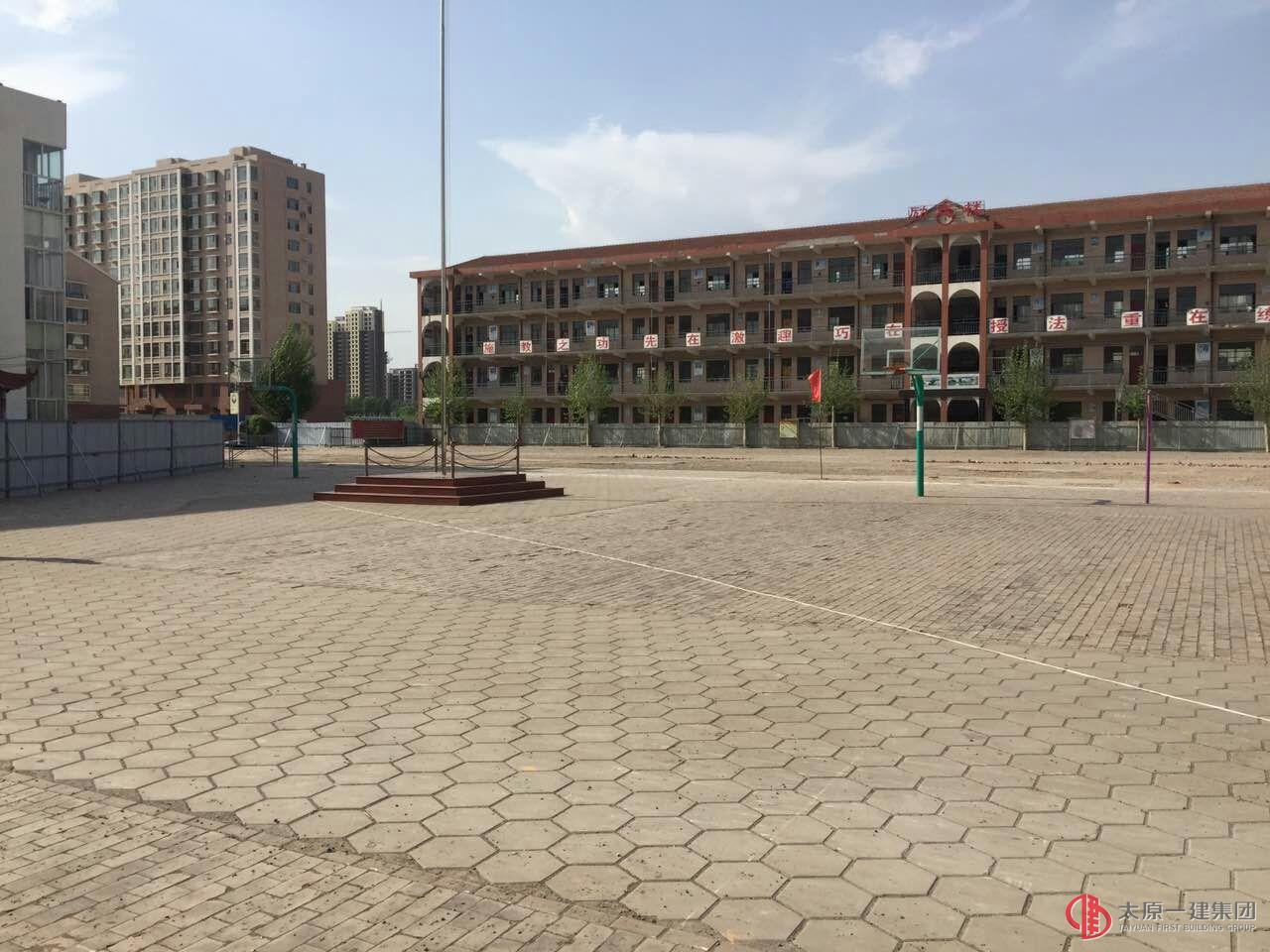 集团公司领导莅临直属三分公司承建的屯留县第二中学校新建教学楼项目工地视察指导工作